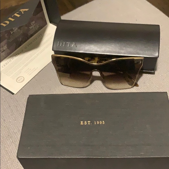 Sunglasses - Picture 4 of 8